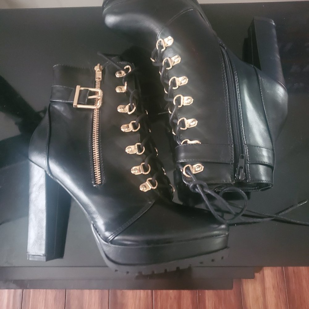boots - Picture 2 of 4